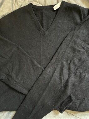 Men's Black V-Neck Cashmere Sweater